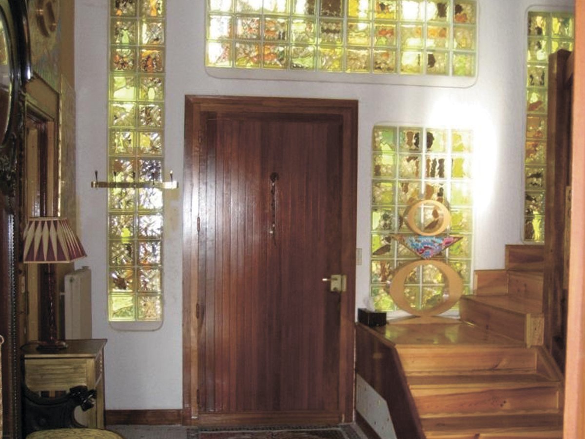 Входная дверь из массива дерева