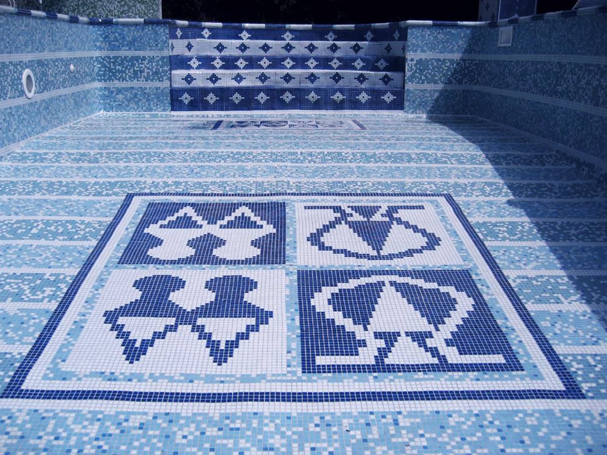 Мозаика на дне бассейна